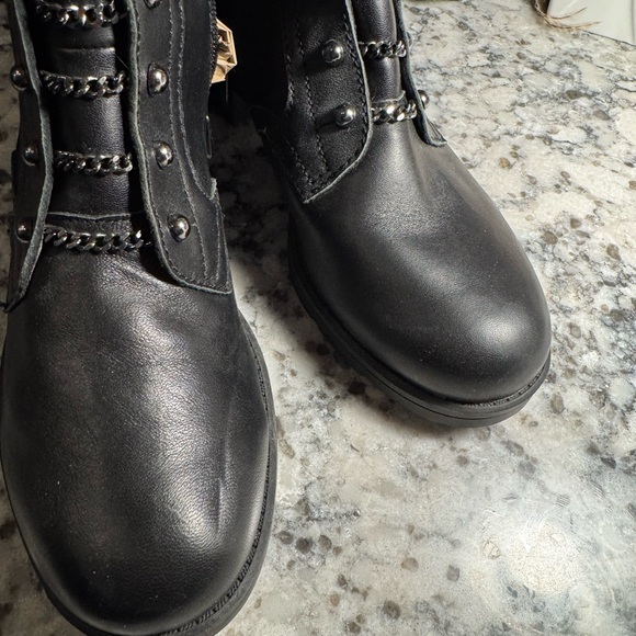 Adrienne Vittadini size 10 black leather boots - Picture 3 of 3